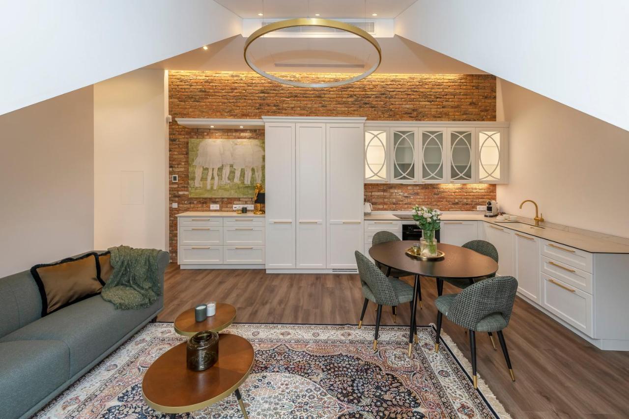 Artsy Exclusive Old Town Residence Gallery Walk فيلنيوس المظهر الخارجي الصورة